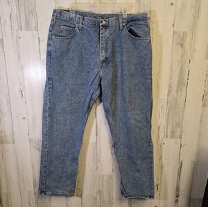 Wrangler mens big and tall size 40X30 ligjt wash blue denim jeans